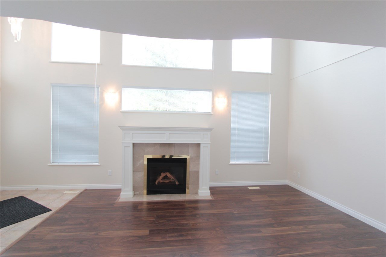 2990 Pinetree Close