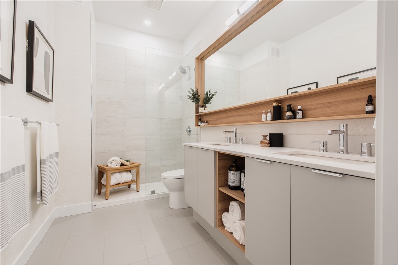 327-2485 Montrose Ave