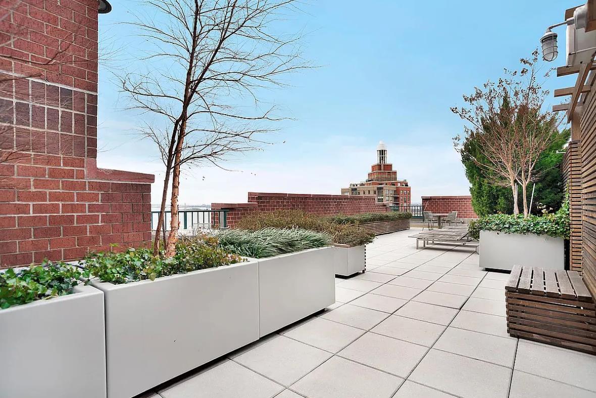 225 Rector Place, Apt 21A
