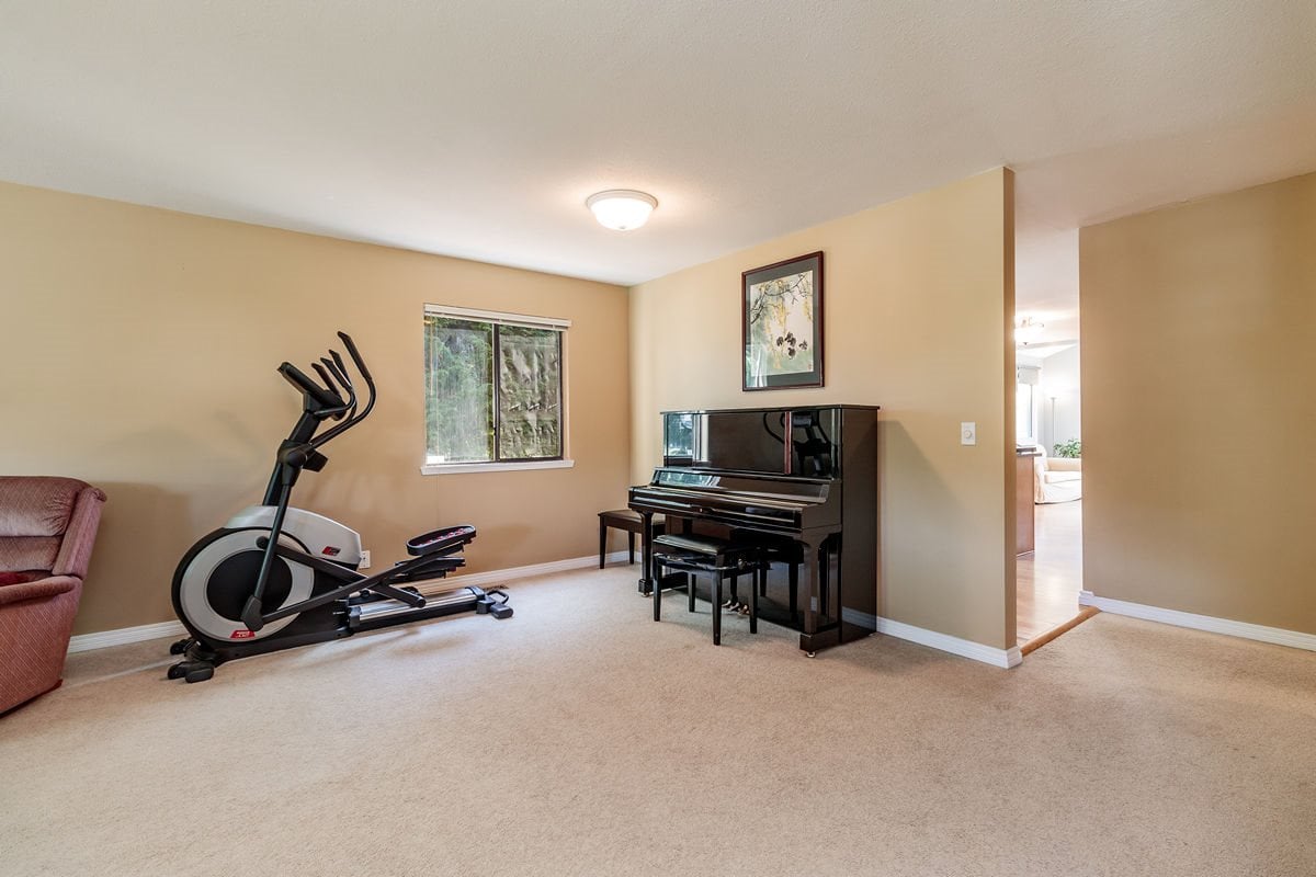 2568 Harrier Dr
