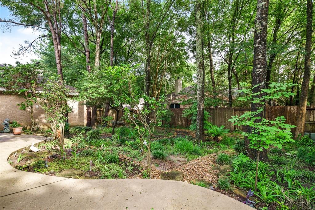 6 Robindale Circle