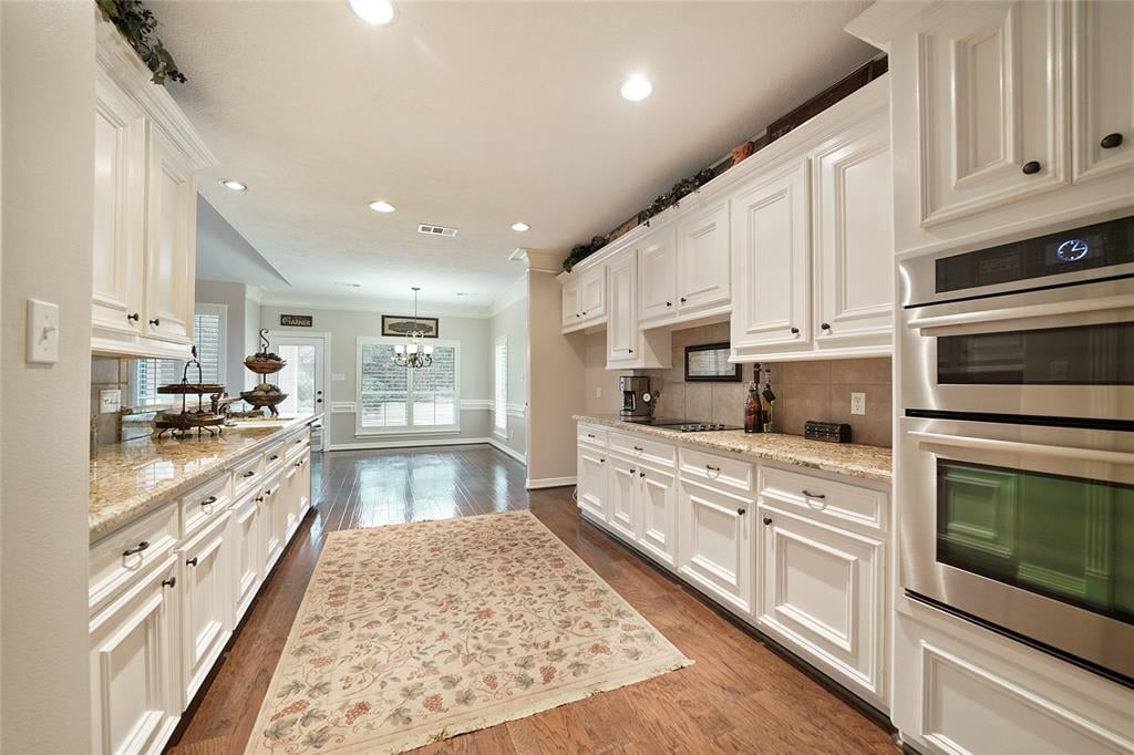87 W Victoria Dr