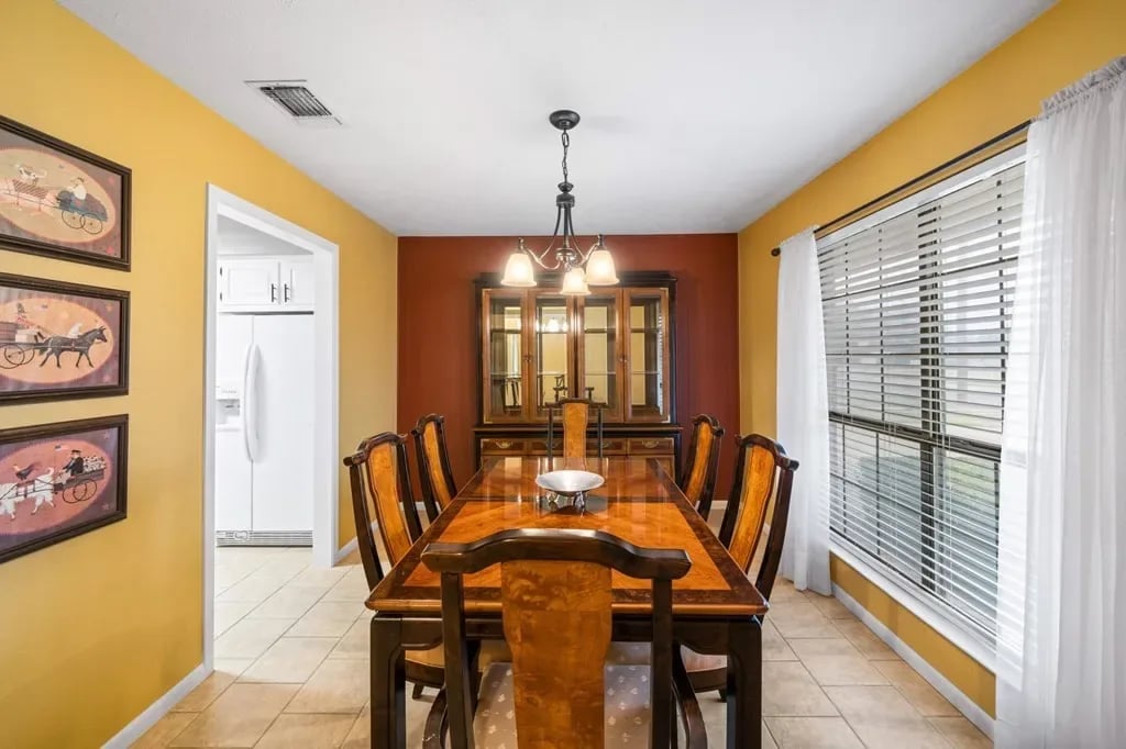 132 W Caribou Dr