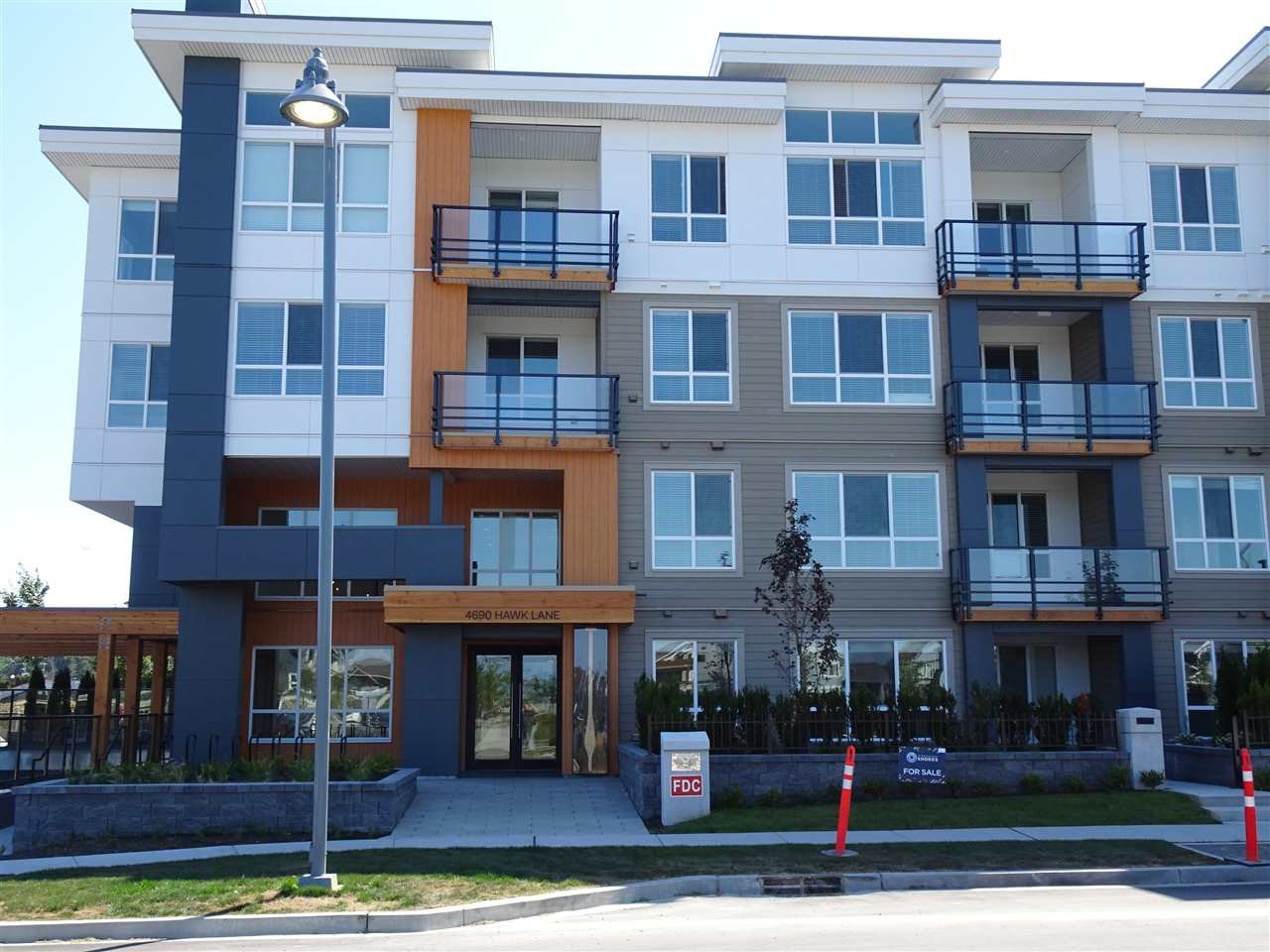 312-4690 Hawk Ln