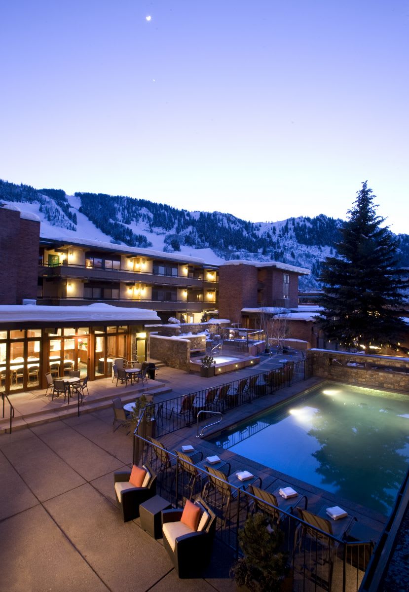 Contemporary & Luxury 4 Bedroom Aspen Square Condo  