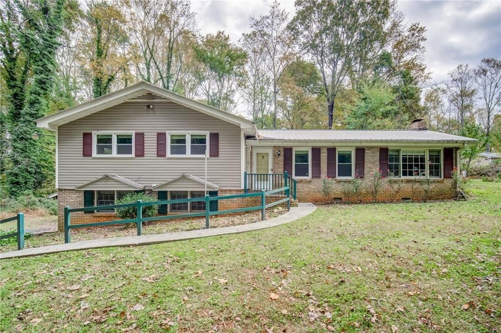 5590 Woodland Dr