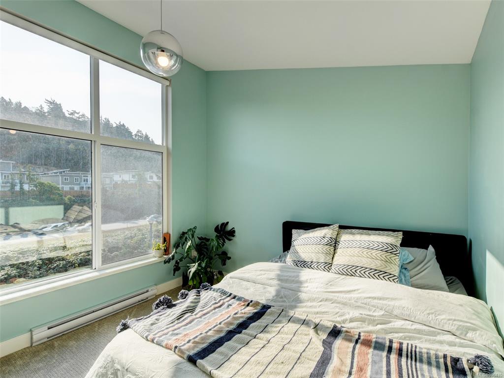 145 - 300 Phelps Ave