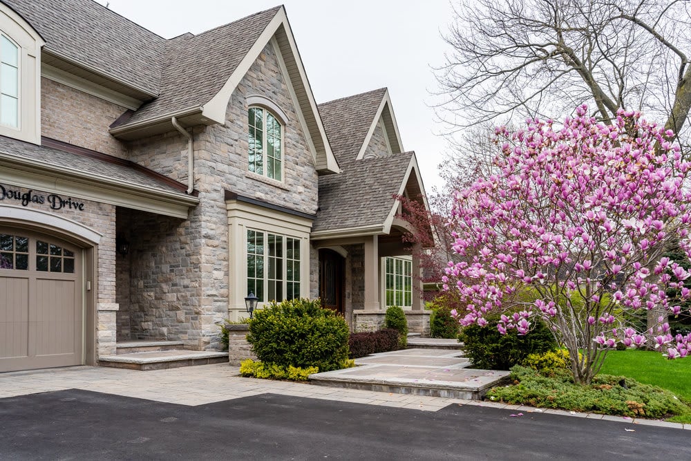 1527 Douglas Dr
