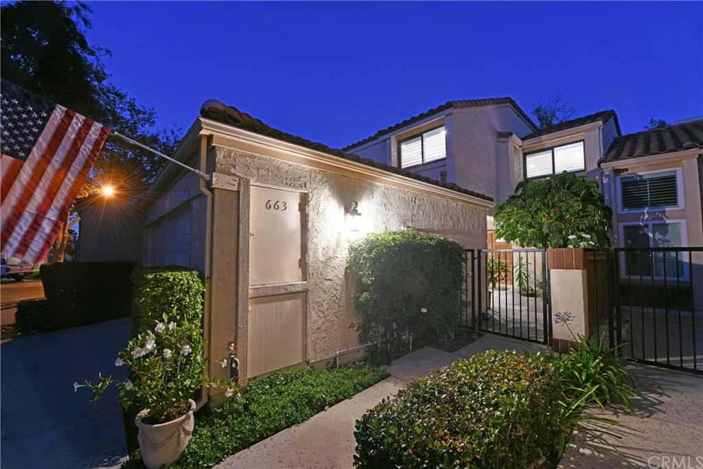 663 Colonial Circle