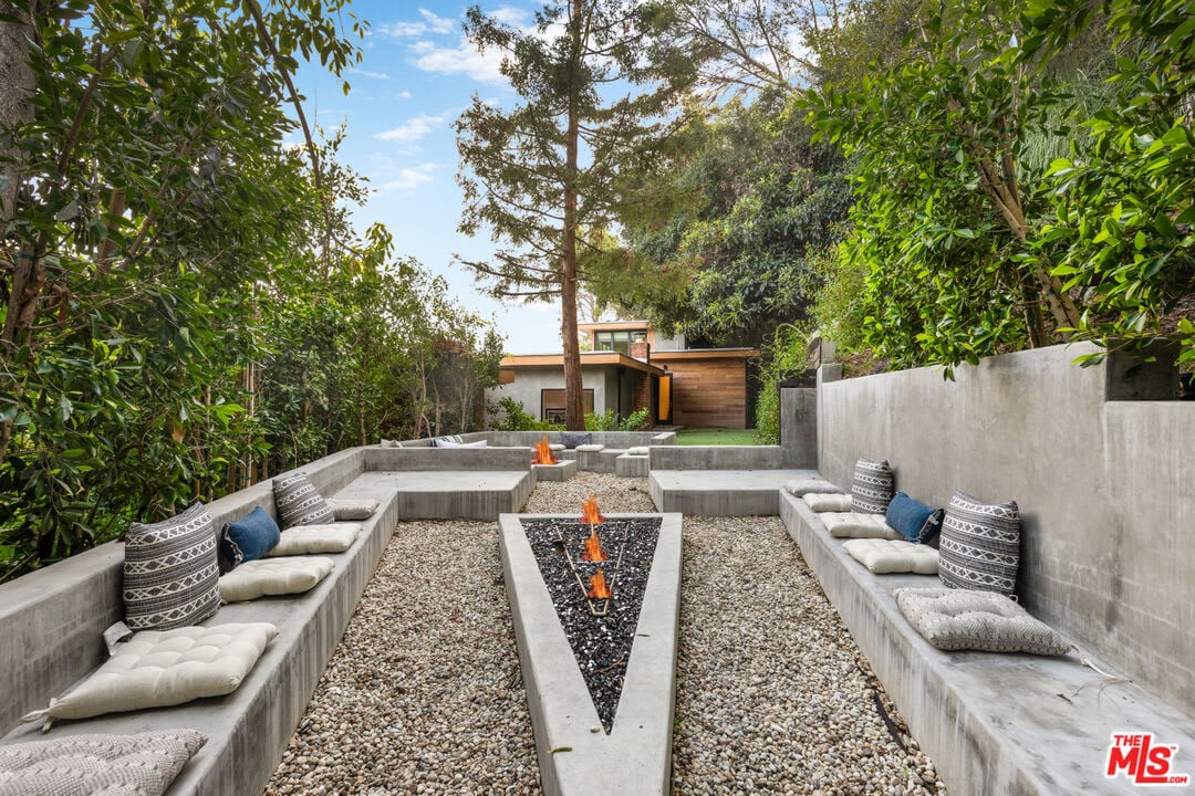 Majestic Oasis