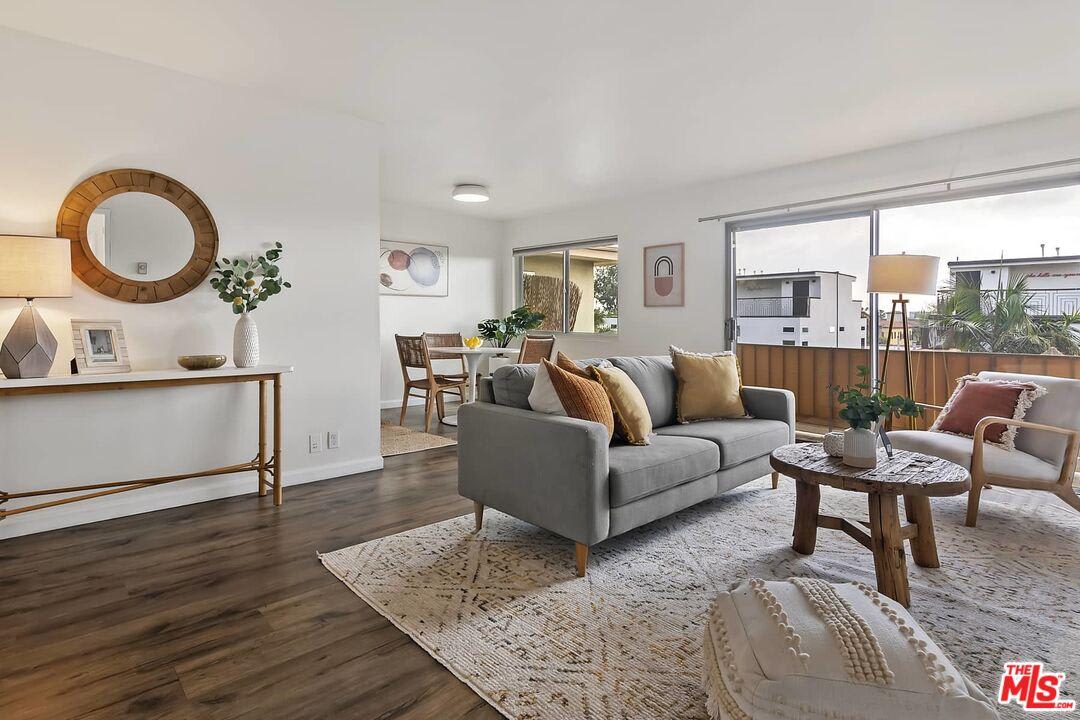525 N SYCAMORE AVE Unit: 426