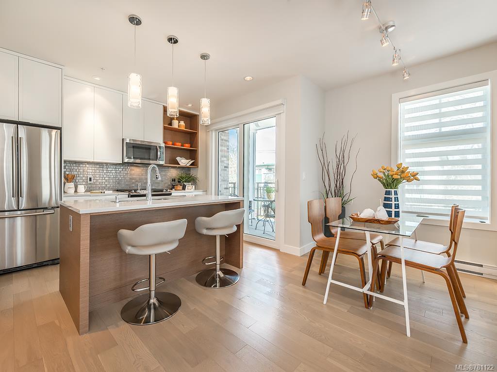 305-1765 Oak Bay Ave