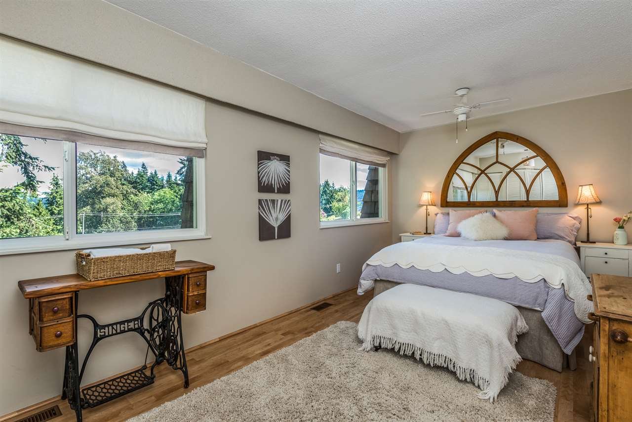 1196 Deep Cove Rd