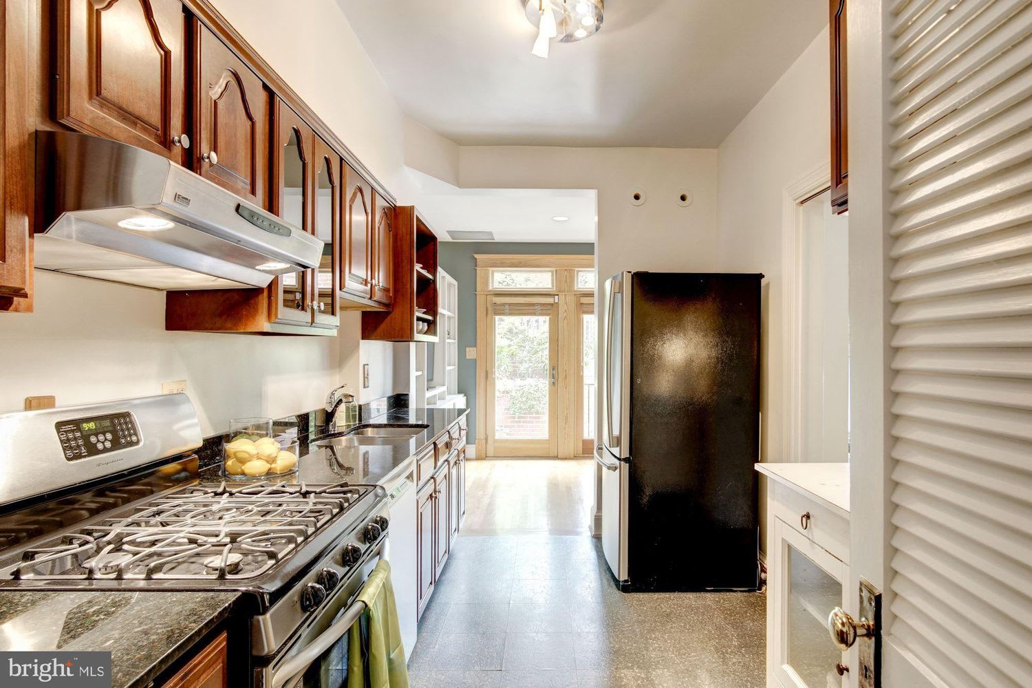 2811 Woodley Rd NW