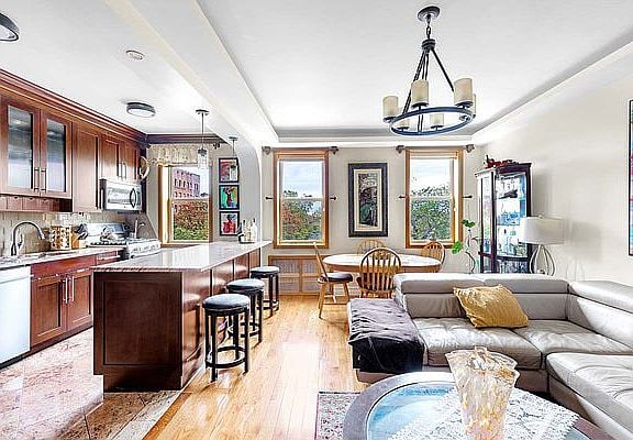41-16 47th Avenue Unit: 3B