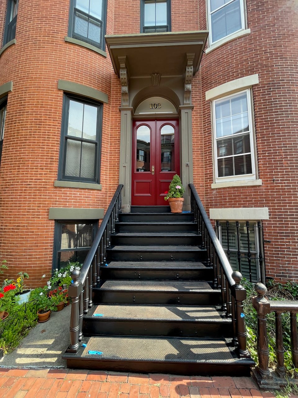 Top Floor Pembroke Street - All utils included & Laundry! 