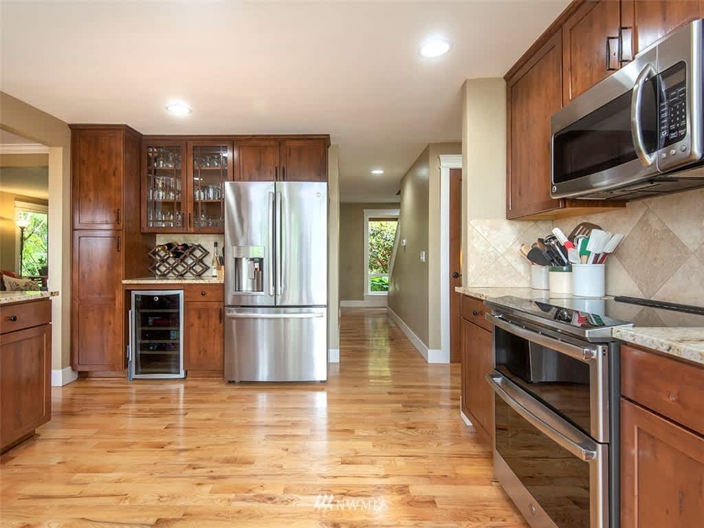 819 Sunnyside Blvd