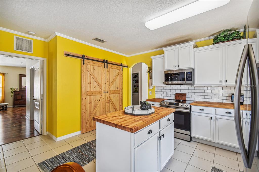 3154 Queen Alexandria Dr