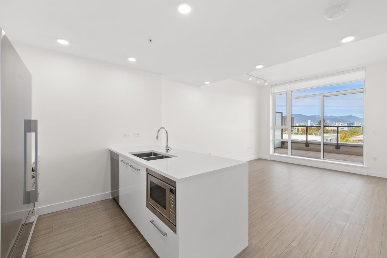 575-438 W King Edward Ave