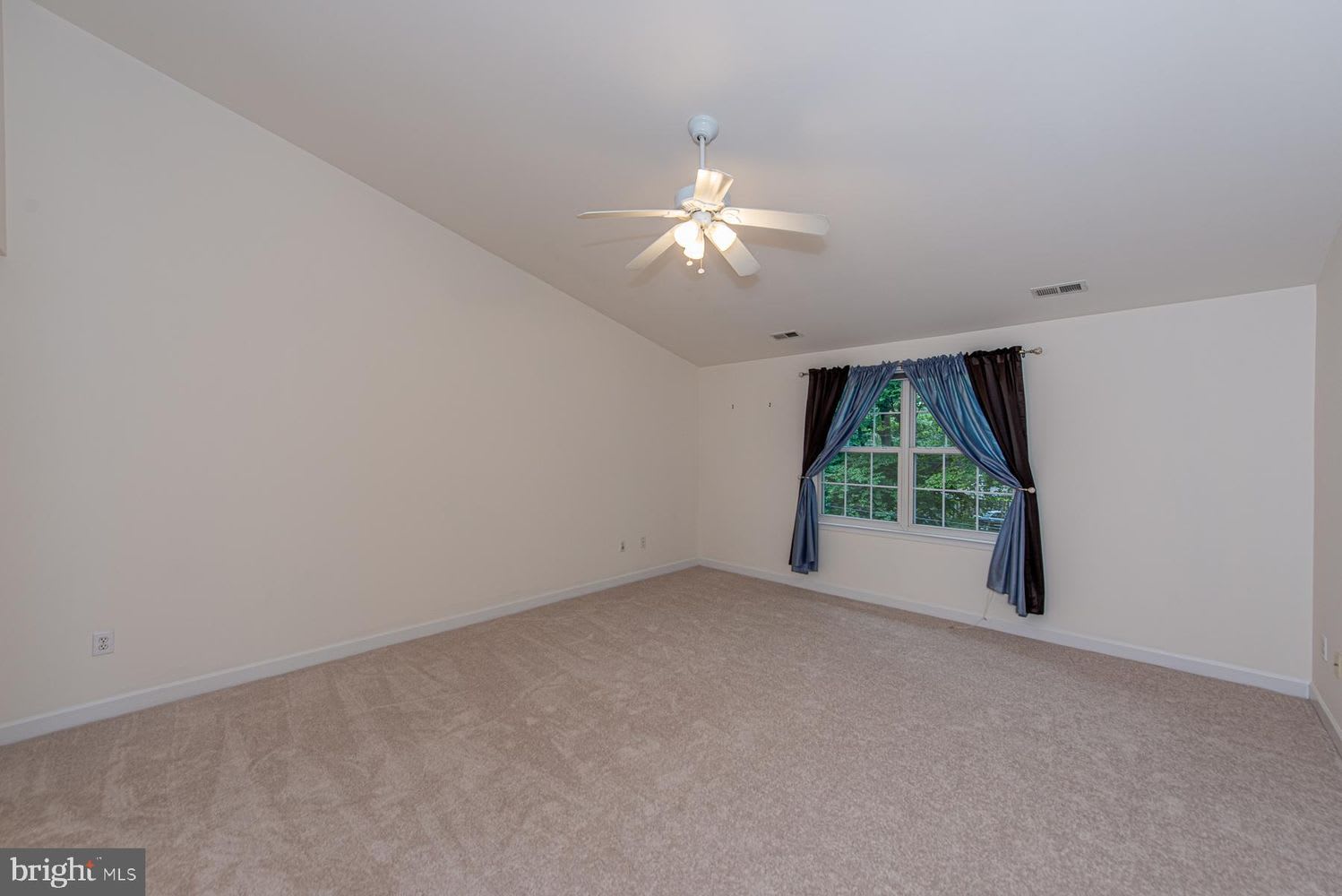 1464 Tana Ln