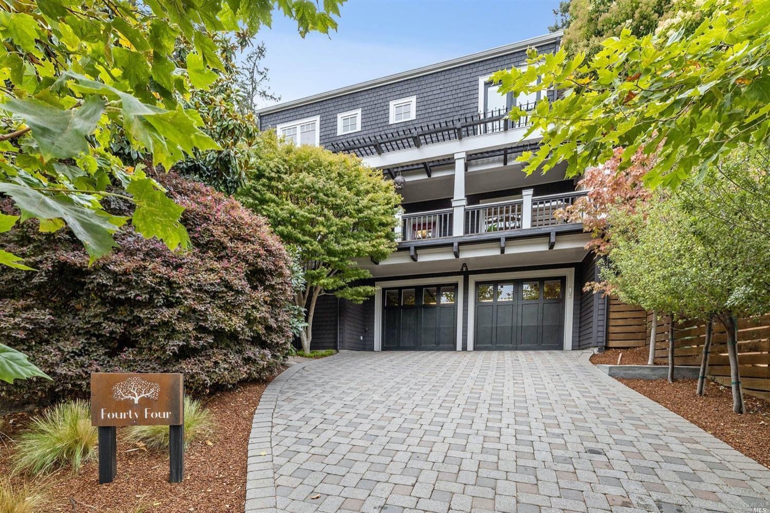 44 Bayview Avenue