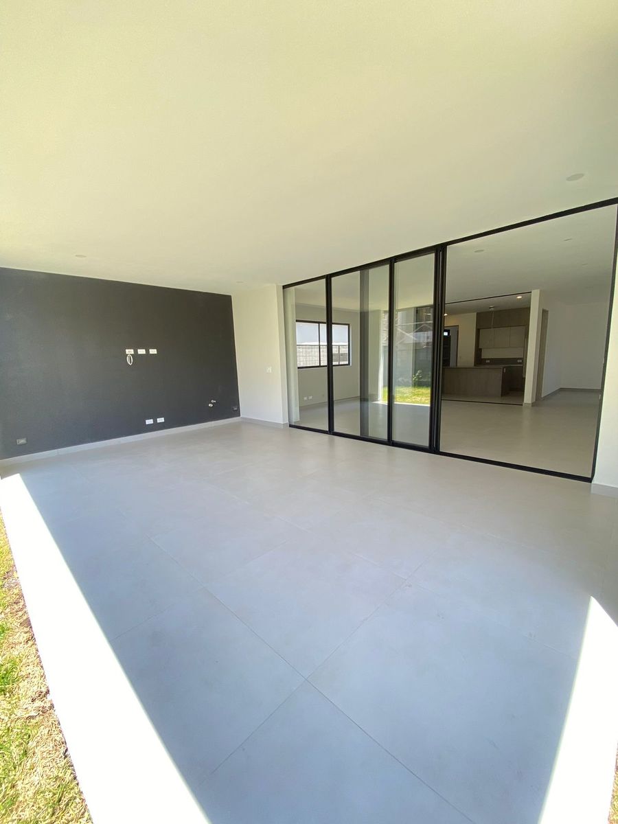 Gated Contemporary Family Home, Santa Ana, San Jose