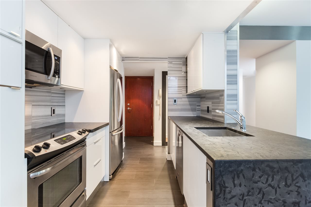 407-1050 Burrard St