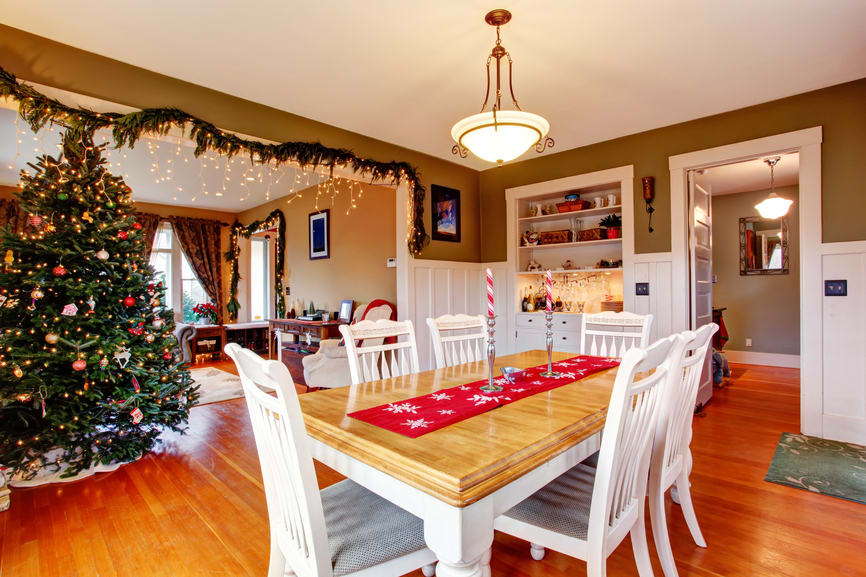 Should You Decorate Your Home for the Holidays if It is on the Market for Sale?