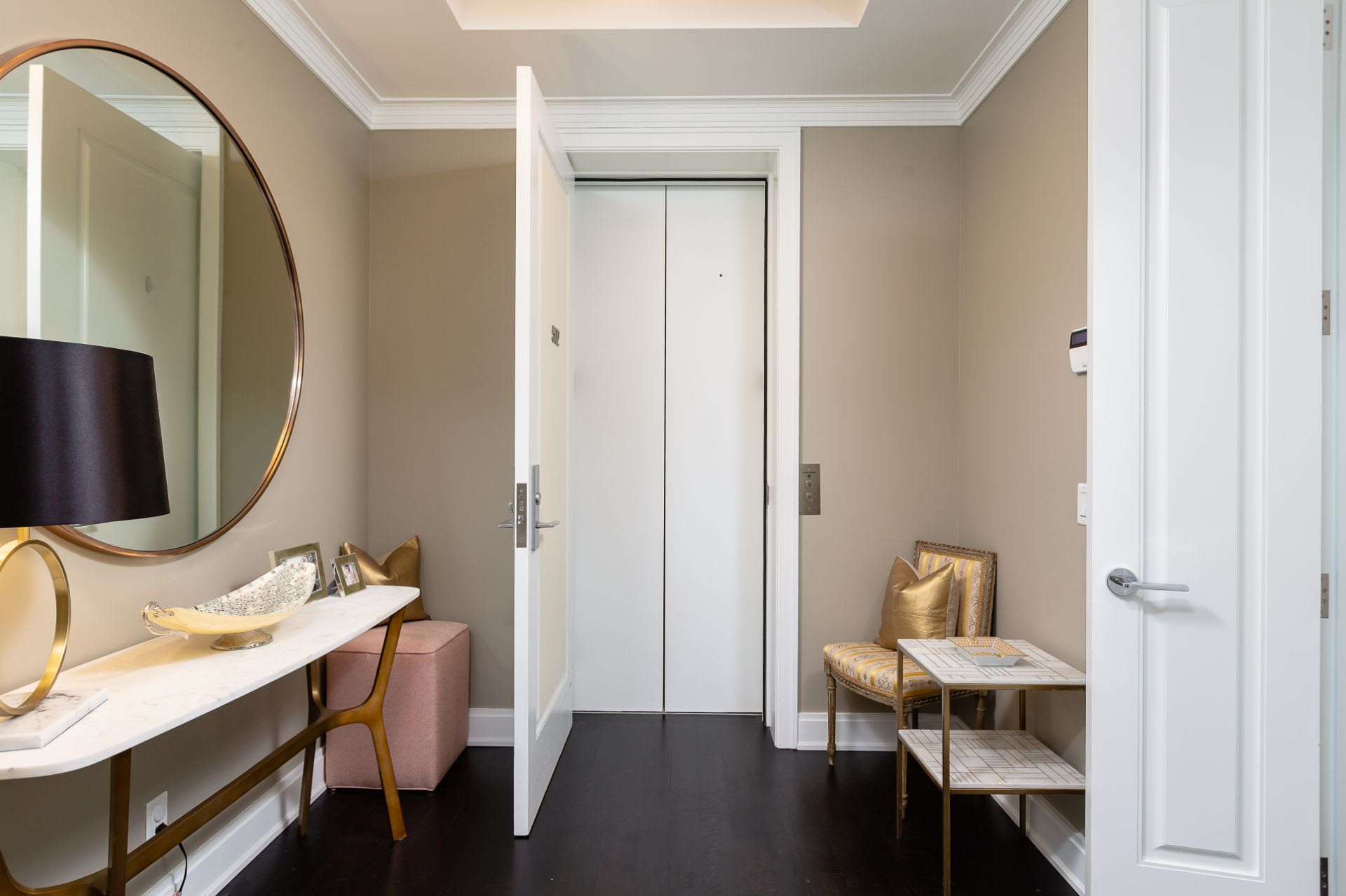 206 Bloor St W 