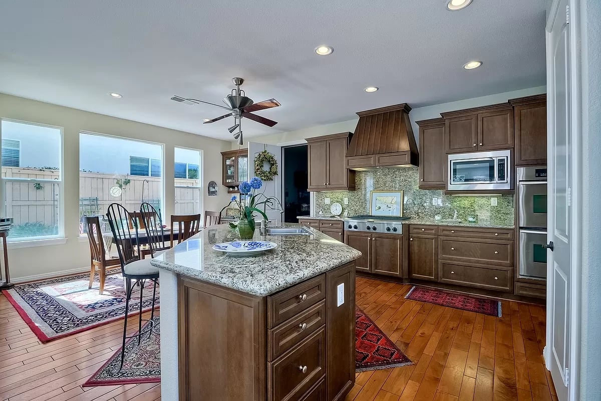 7020 Cinnamon Teal St