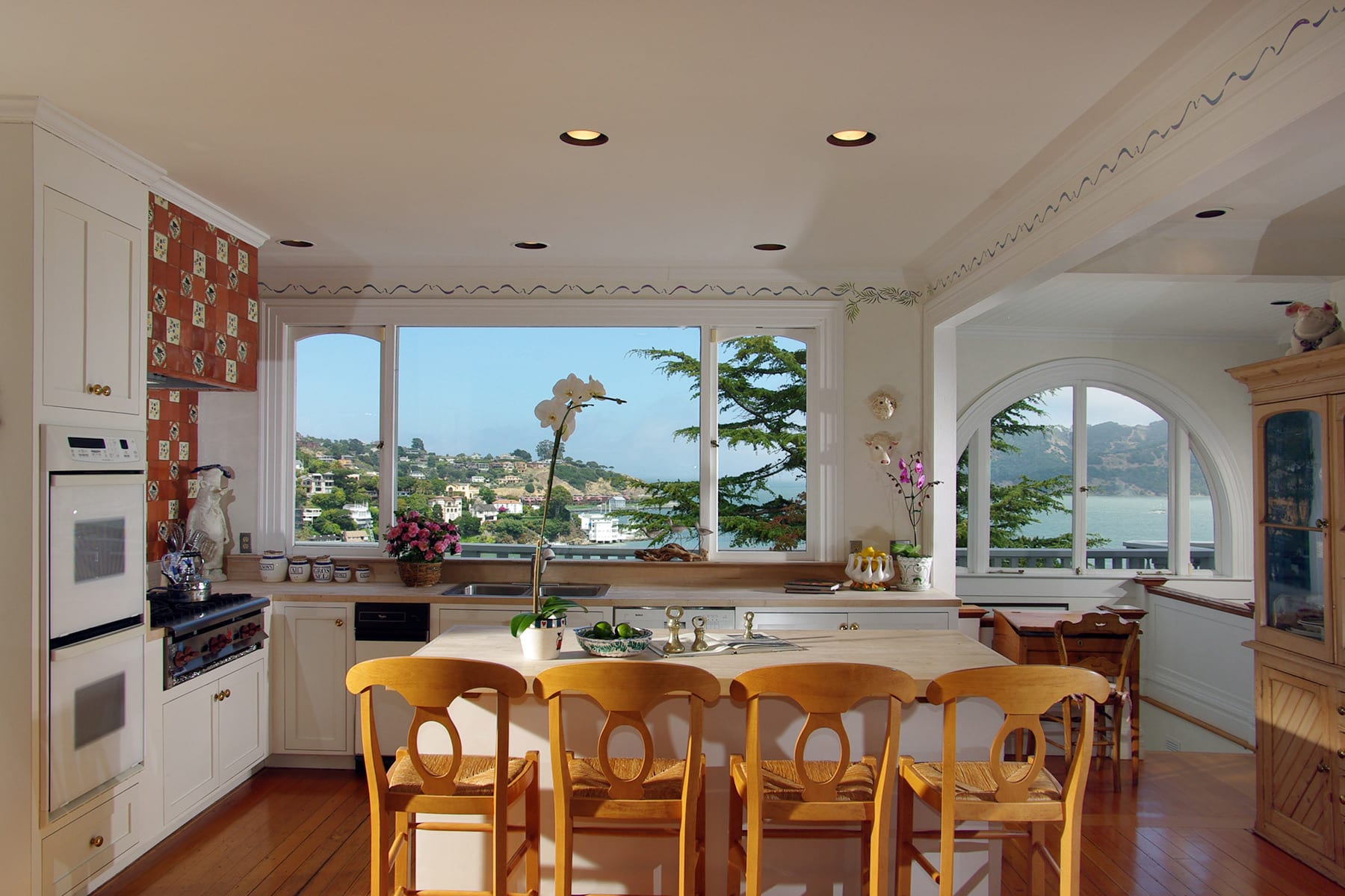 260 Bayview Avenue