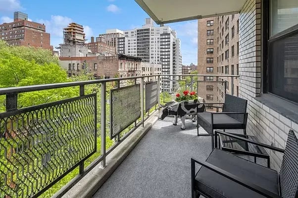 130 E 18th