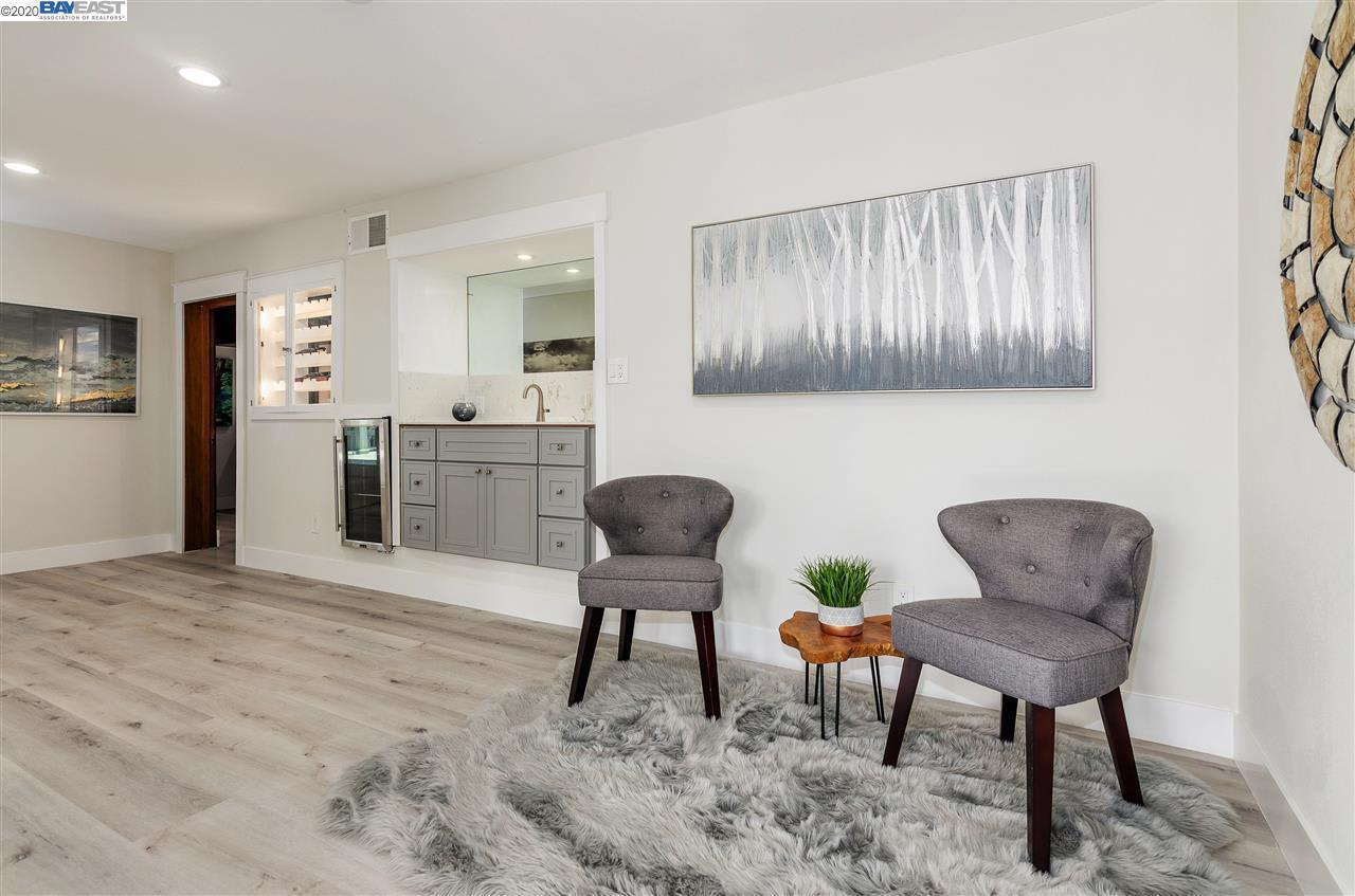 6 Saint James Ct, Orinda 