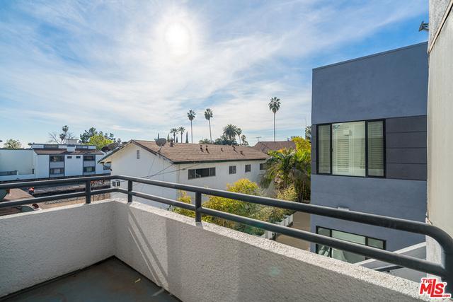360 S LOS ROBLES AVE # 11