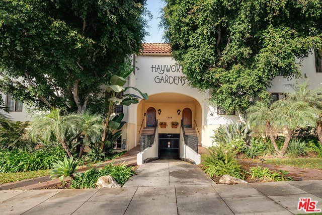 1345 N Hayworth Ave #214