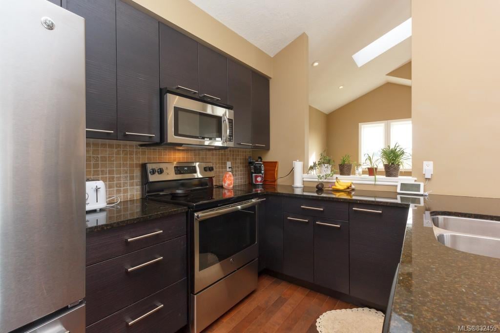 106-2038 Gatewood Rd, Sooke