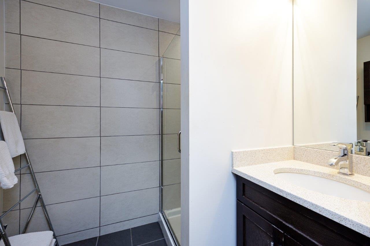 2118 Greylynn Cres