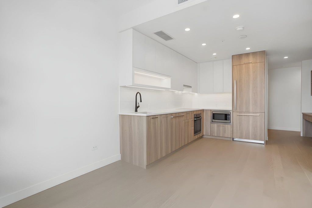 8398 Oak Street 202, Vancouver
