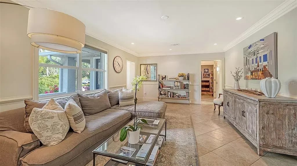 512 Sapphire Dr