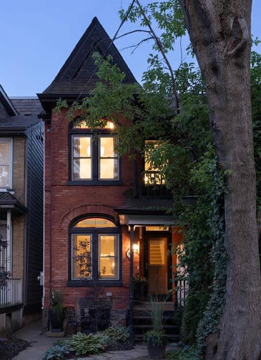 89 Garden Avenue, Toronto, Ontario M6R 1H8