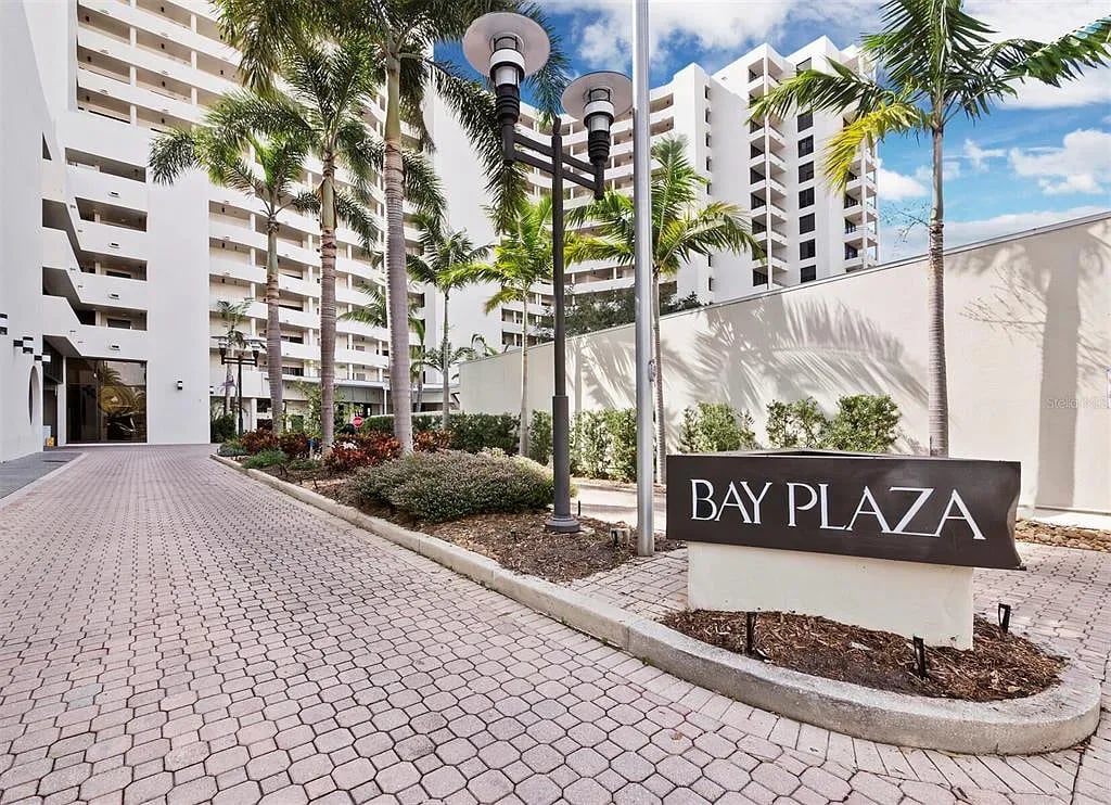 1255 N Gulfstream Ave APT 905