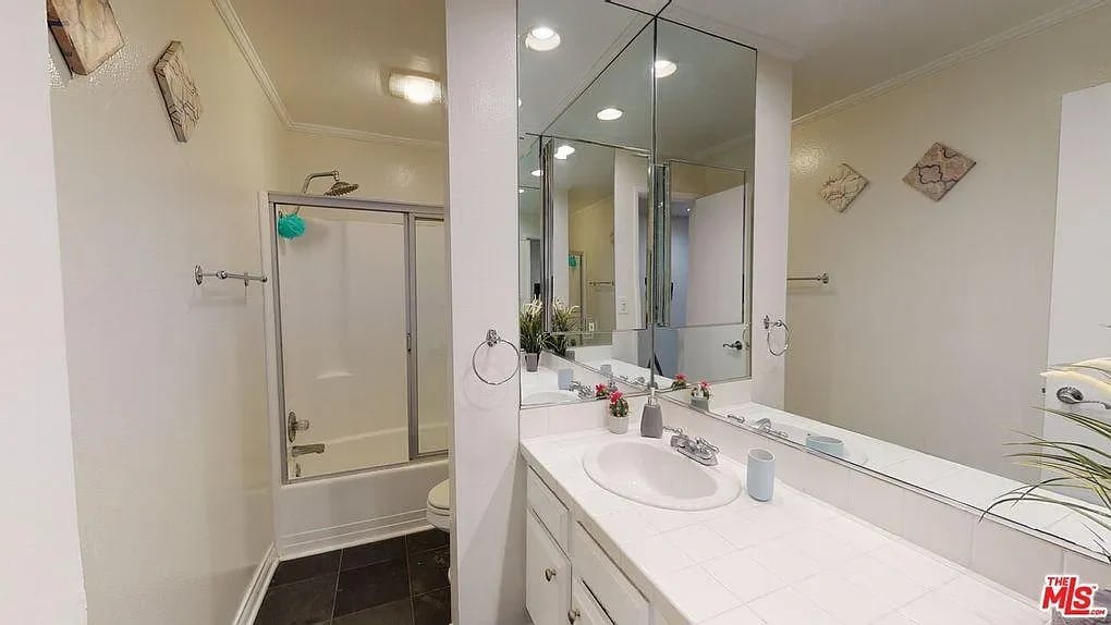 740 N Kings Rd APT 103