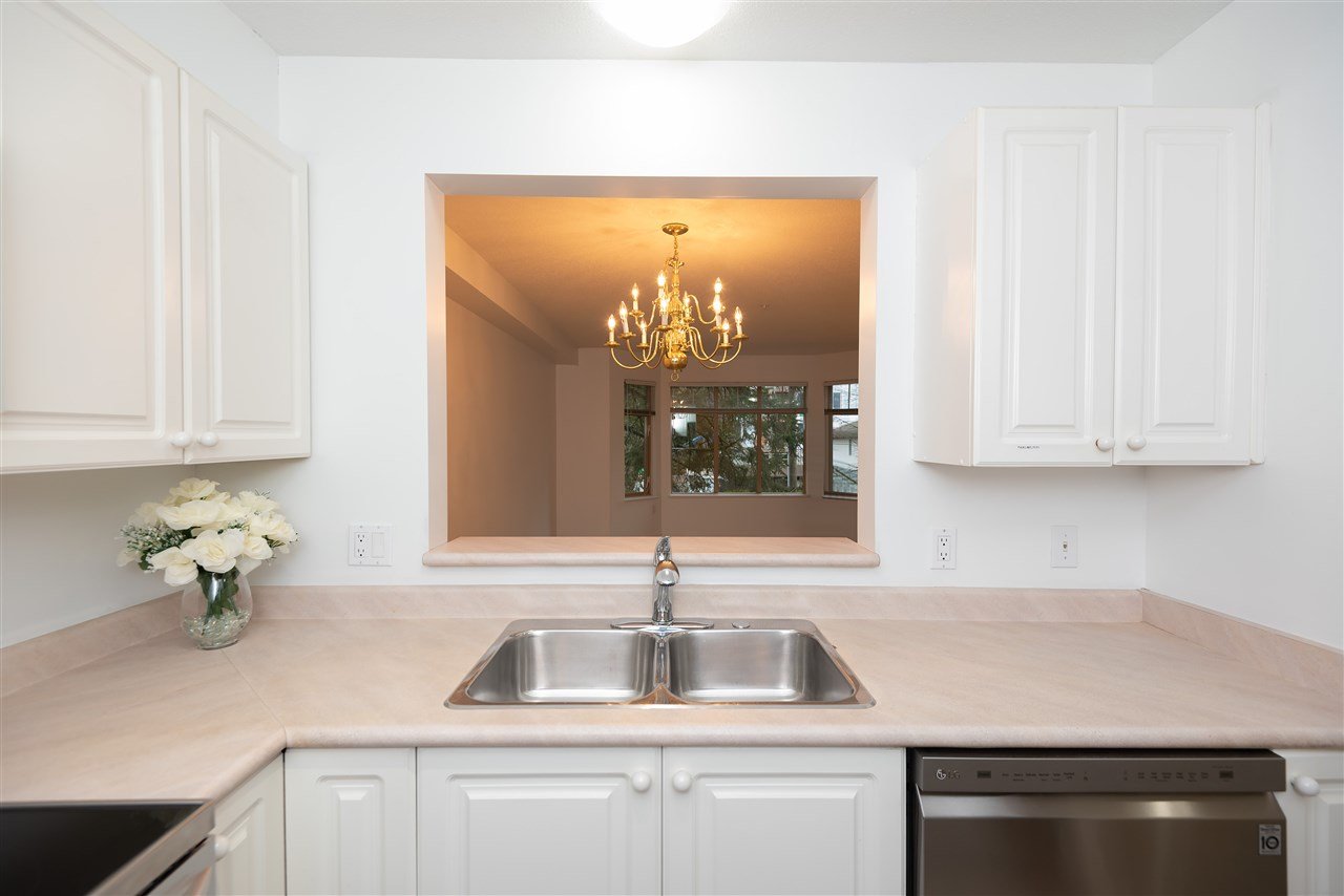 403-2059 Chesterfield Ave