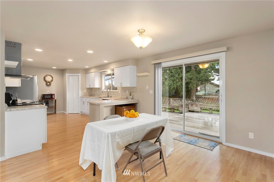214 77th Pl