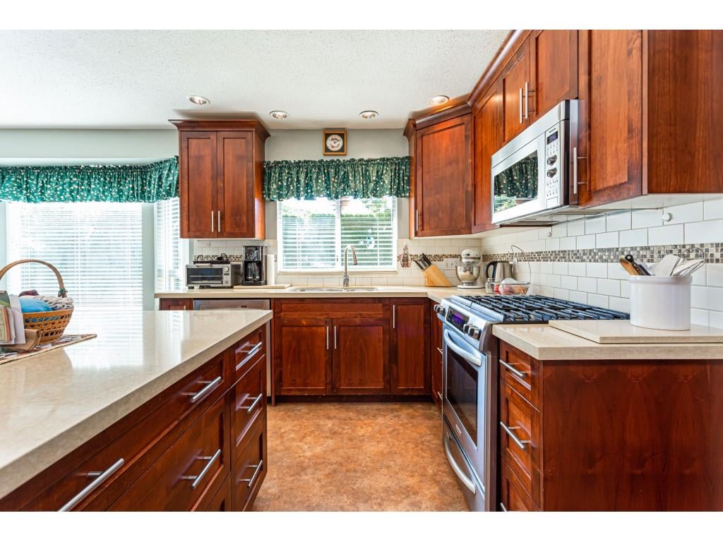 8168 154 St