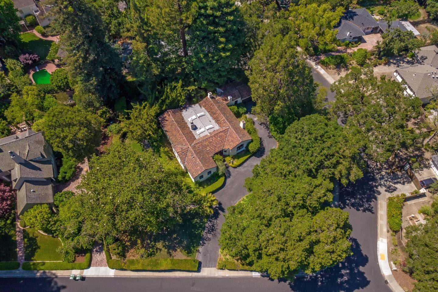 53 Lloyden Dr