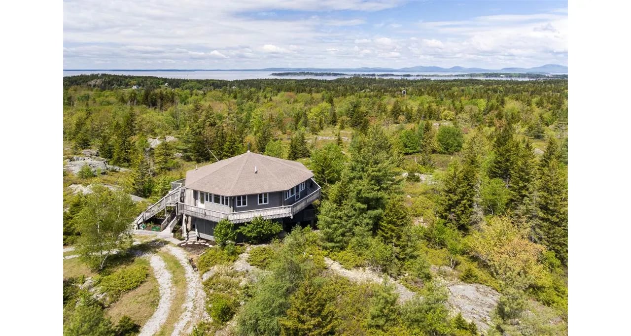 Home For Sale – 29 Middle Mountain Road, Vinalhaven, Maine 04863