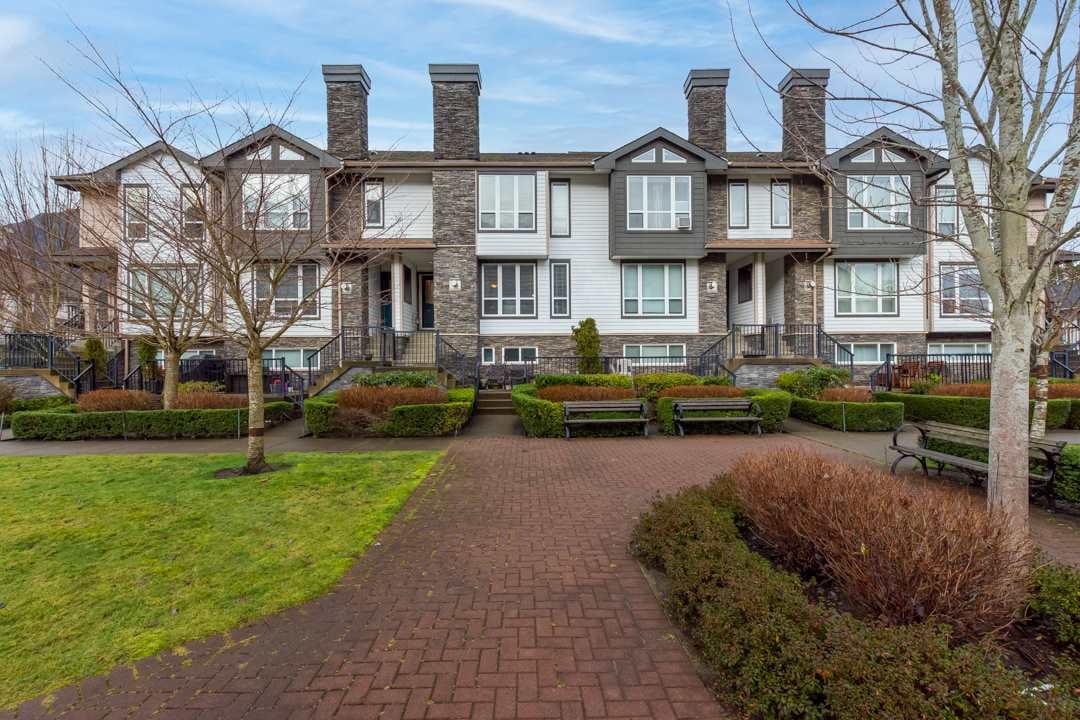 8-1233 Main St