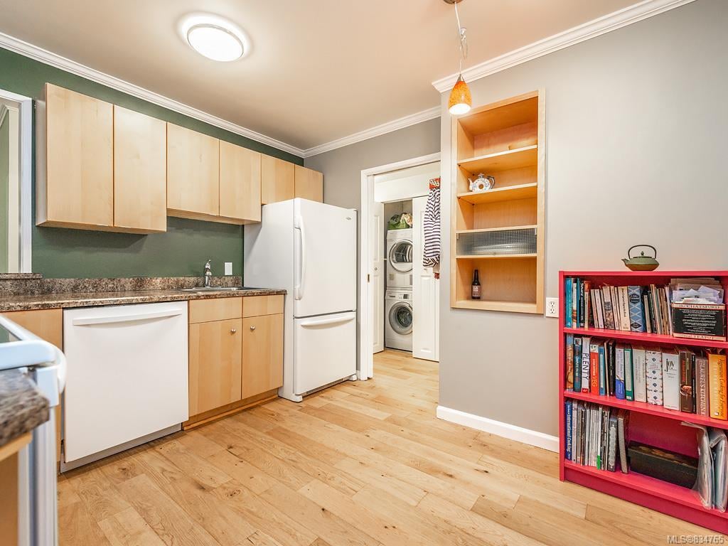 104-439 Cook St