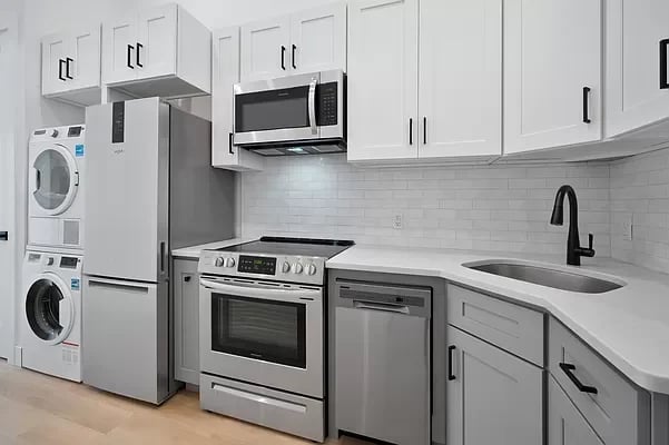 154 North 9th Street Unit: 3R